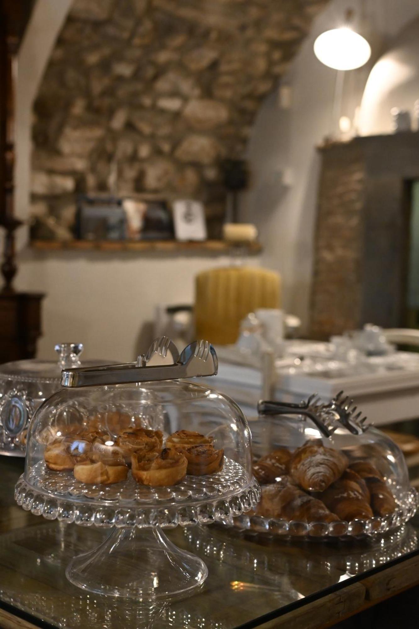 บีแอนด์บี กาซา เดล นอนโน Bed & Breakfast Adrara San Rocco ภายนอก รูปภาพ