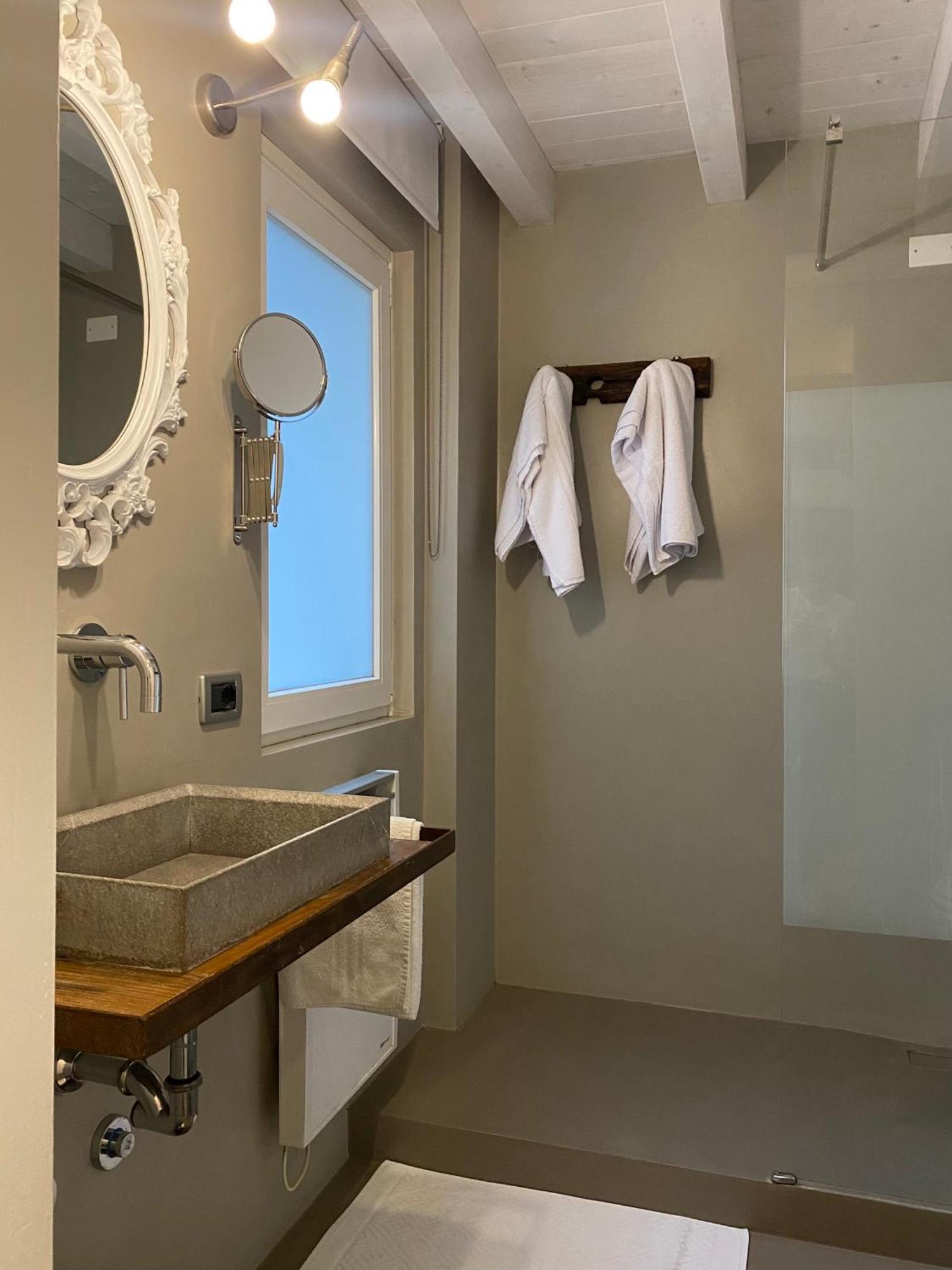บีแอนด์บี กาซา เดล นอนโน Bed & Breakfast Adrara San Rocco ภายนอก รูปภาพ