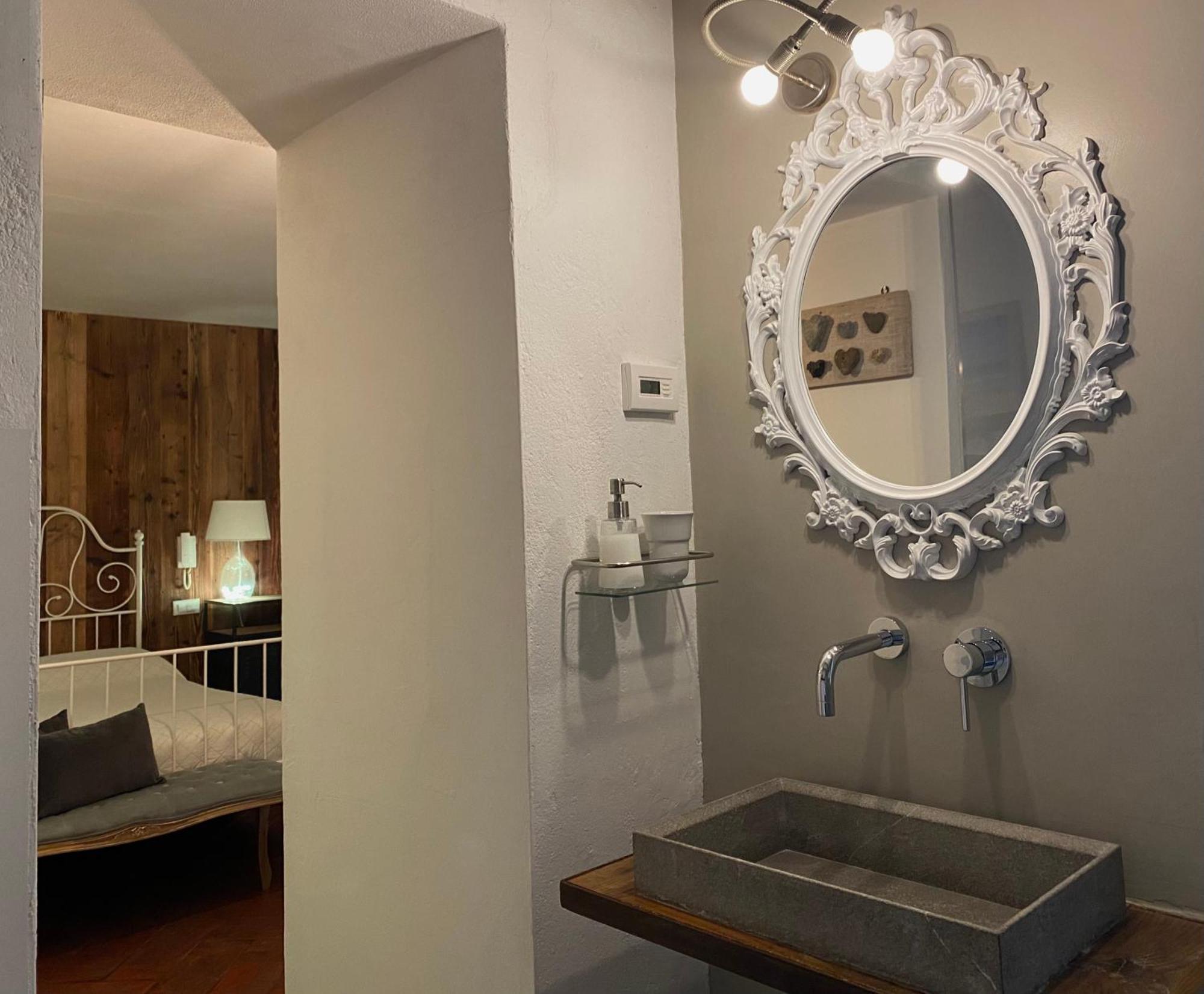 บีแอนด์บี กาซา เดล นอนโน Bed & Breakfast Adrara San Rocco ภายนอก รูปภาพ