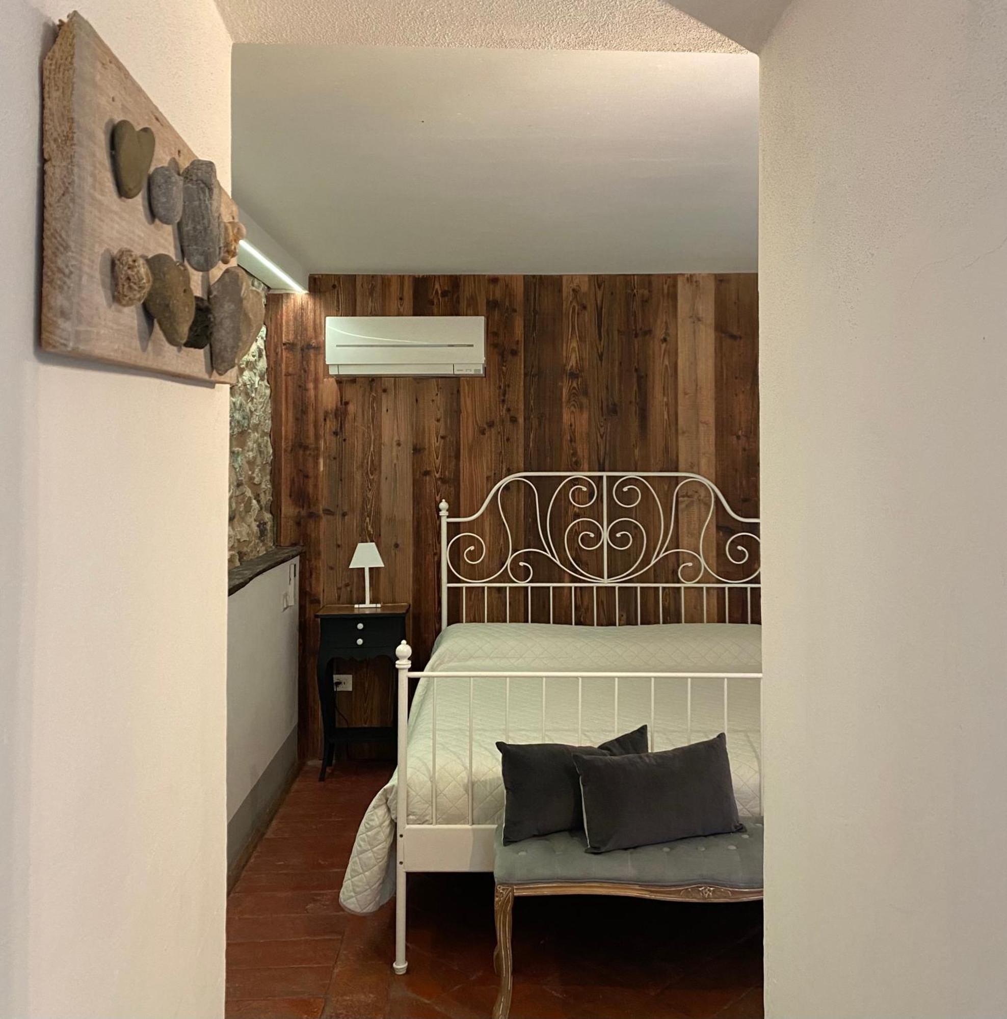 บีแอนด์บี กาซา เดล นอนโน Bed & Breakfast Adrara San Rocco ภายนอก รูปภาพ