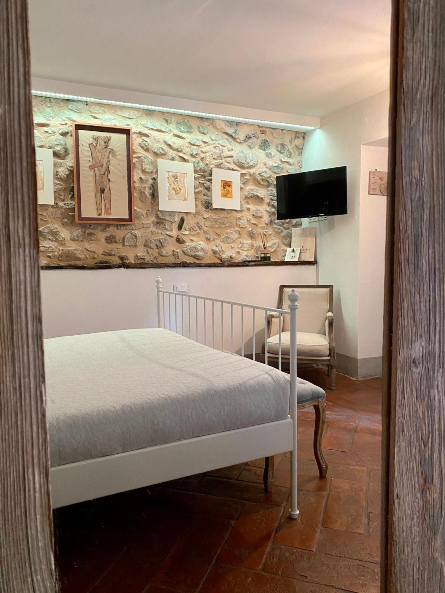 บีแอนด์บี กาซา เดล นอนโน Bed & Breakfast Adrara San Rocco ภายนอก รูปภาพ