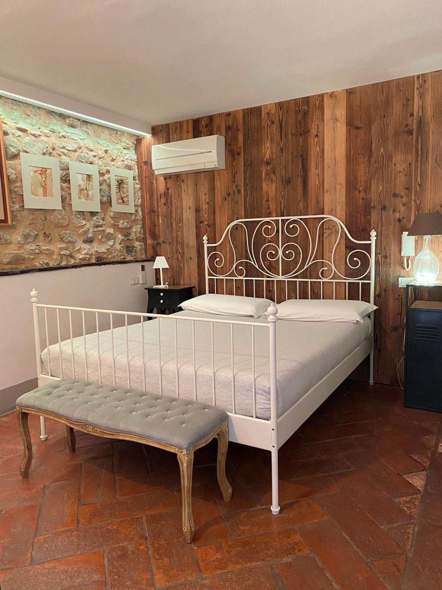 บีแอนด์บี กาซา เดล นอนโน Bed & Breakfast Adrara San Rocco ภายนอก รูปภาพ