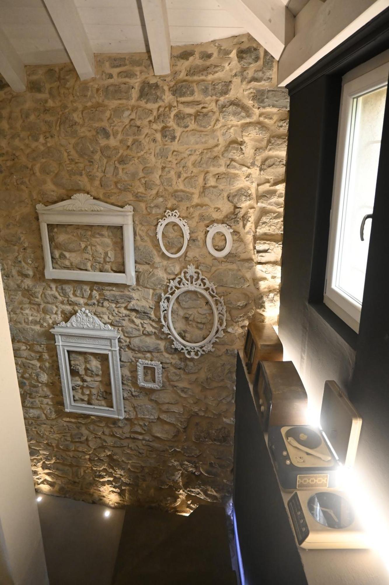 บีแอนด์บี กาซา เดล นอนโน Bed & Breakfast Adrara San Rocco ภายนอก รูปภาพ